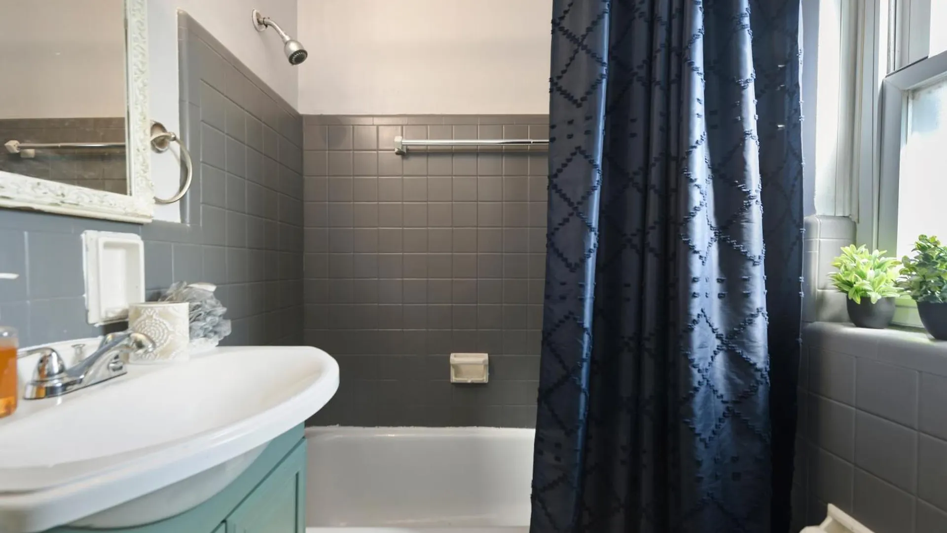 Cozy 3-Bedroom Family Home - Sleeps 8, Great Coffee Pittsburgh